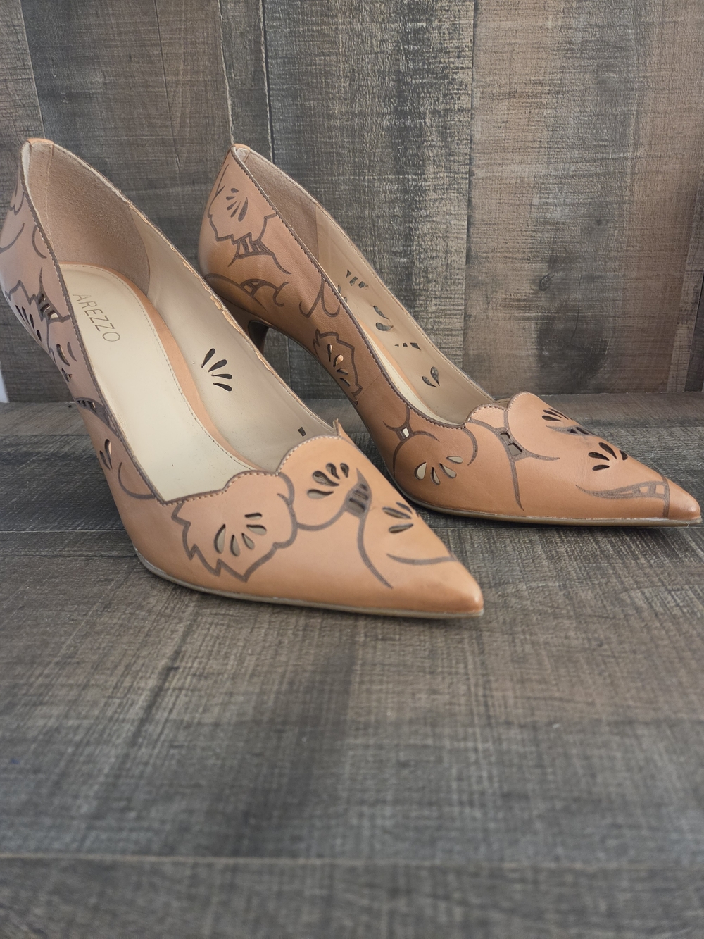 Arezzo Tan Leather Cutout Floral Pointed Toe Pumps Heels Size Women’s 11 / EU 41